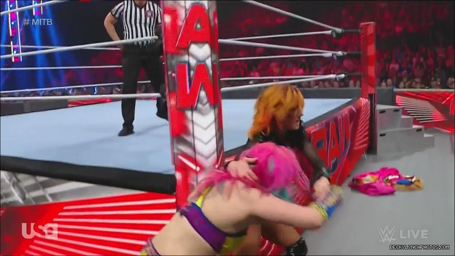 WWE_Monday_Night_Raw_2022_06_20_720p_HDTV_x264-NWCHD_mp4_007045545.jpg
