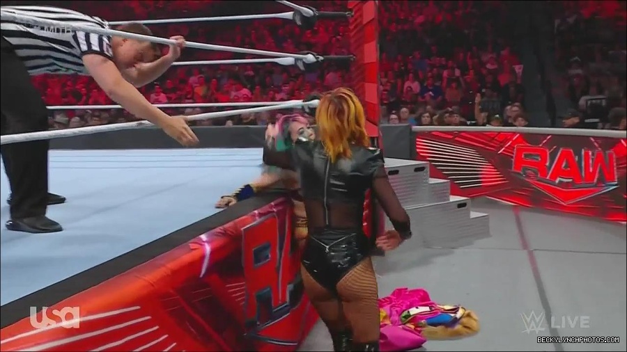 WWE_Monday_Night_Raw_2022_06_20_720p_HDTV_x264-NWCHD_mp4_007048347.jpg