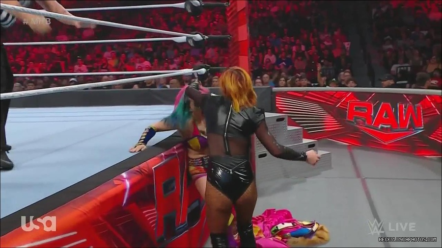 WWE_Monday_Night_Raw_2022_06_20_720p_HDTV_x264-NWCHD_mp4_007048748.jpg