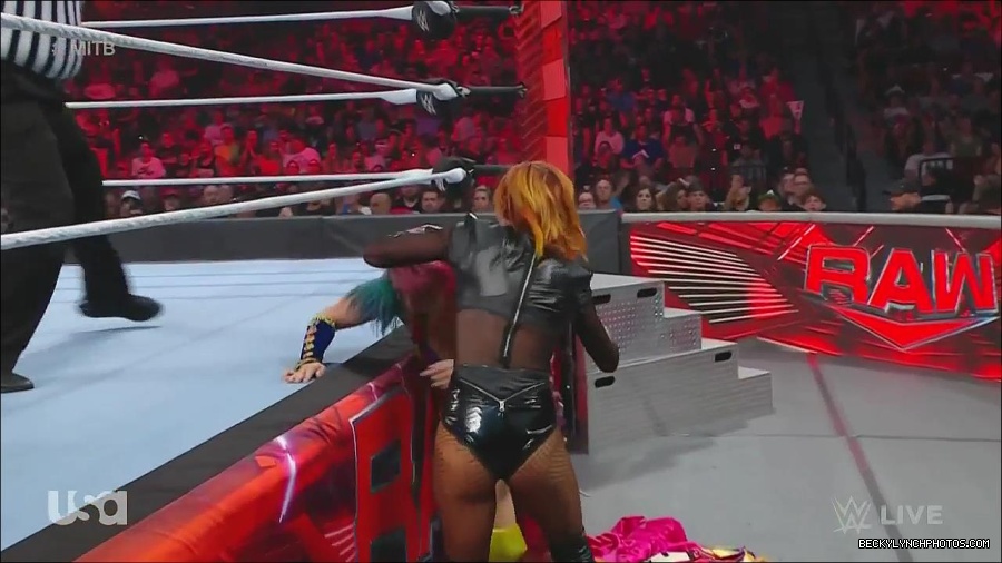 WWE_Monday_Night_Raw_2022_06_20_720p_HDTV_x264-NWCHD_mp4_007049148.jpg