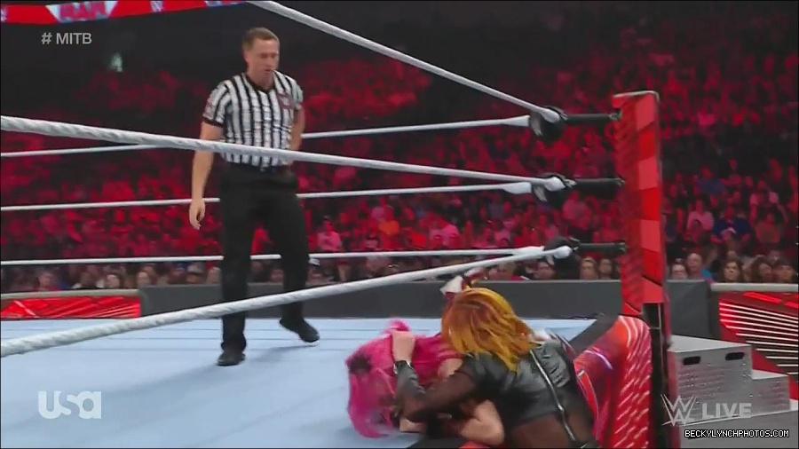 WWE_Monday_Night_Raw_2022_06_20_720p_HDTV_x264-NWCHD_mp4_007050349.jpg