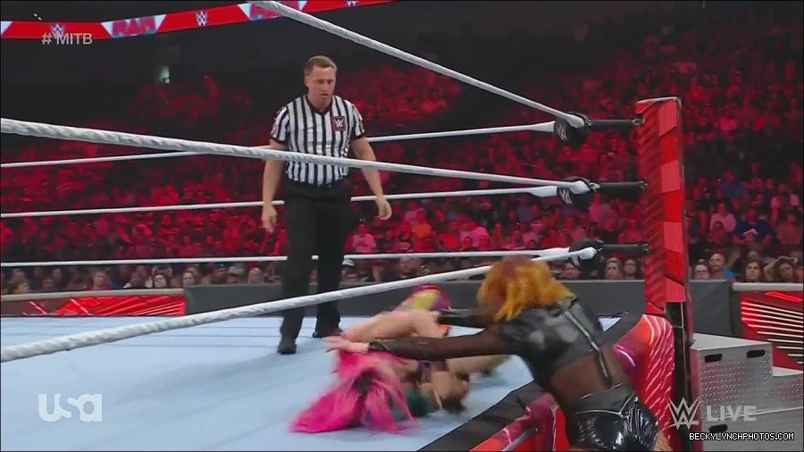 WWE_Monday_Night_Raw_2022_06_20_720p_HDTV_x264-NWCHD_mp4_007050750.jpg