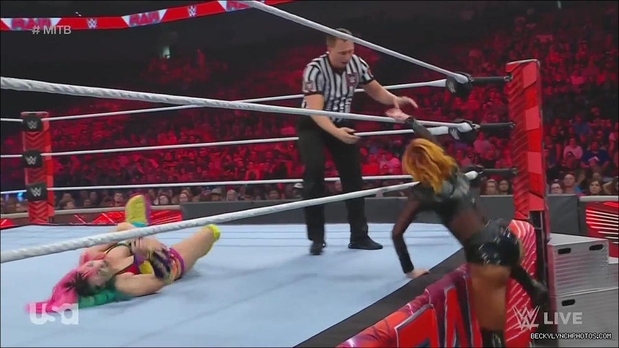 WWE_Monday_Night_Raw_2022_06_20_720p_HDTV_x264-NWCHD_mp4_007051951.jpg