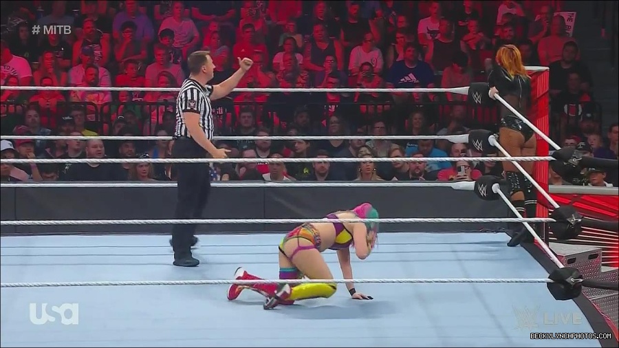 WWE_Monday_Night_Raw_2022_06_20_720p_HDTV_x264-NWCHD_mp4_007055154.jpg