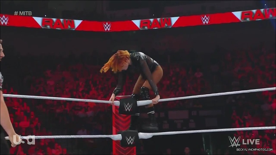 WWE_Monday_Night_Raw_2022_06_20_720p_HDTV_x264-NWCHD_mp4_007059559.jpg