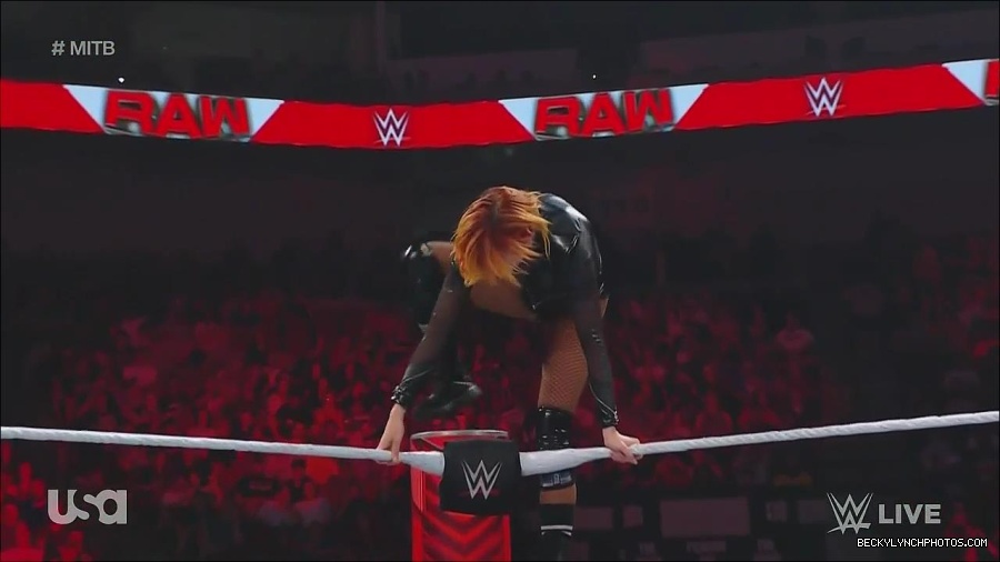 WWE_Monday_Night_Raw_2022_06_20_720p_HDTV_x264-NWCHD_mp4_007060359.jpg