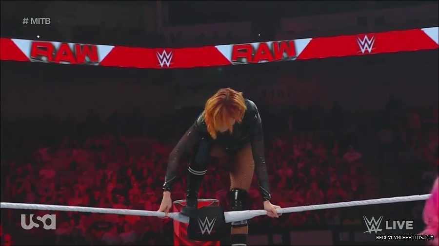 WWE_Monday_Night_Raw_2022_06_20_720p_HDTV_x264-NWCHD_mp4_007060760.jpg