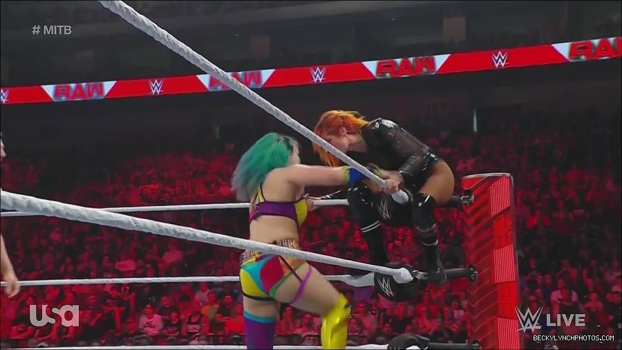 WWE_Monday_Night_Raw_2022_06_20_720p_HDTV_x264-NWCHD_mp4_007063563.jpg