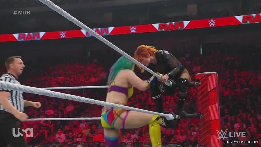 WWE_Monday_Night_Raw_2022_06_20_720p_HDTV_x264-NWCHD_mp4_007063963.jpg