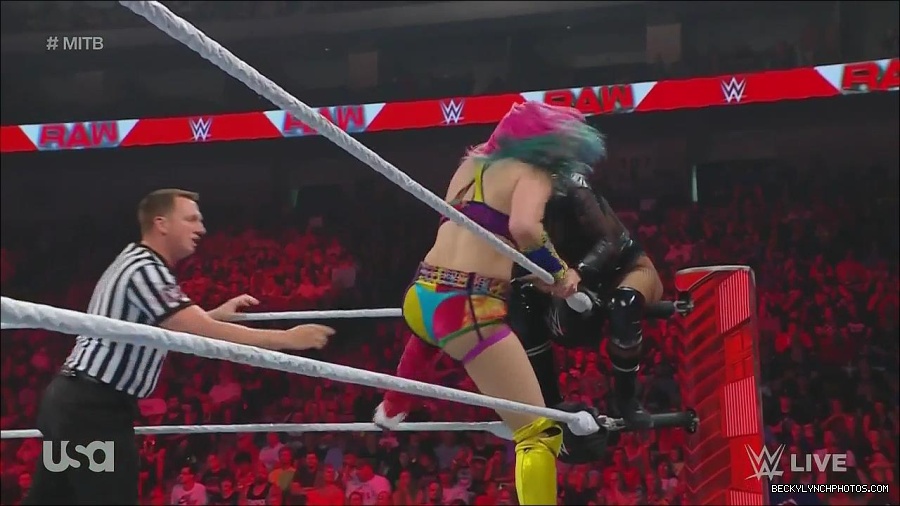 WWE_Monday_Night_Raw_2022_06_20_720p_HDTV_x264-NWCHD_mp4_007064363.jpg