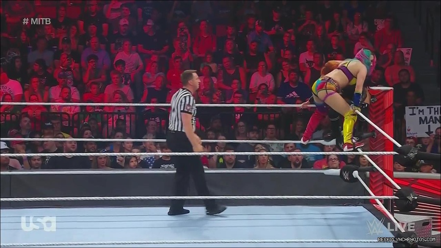 WWE_Monday_Night_Raw_2022_06_20_720p_HDTV_x264-NWCHD_mp4_007065965.jpg