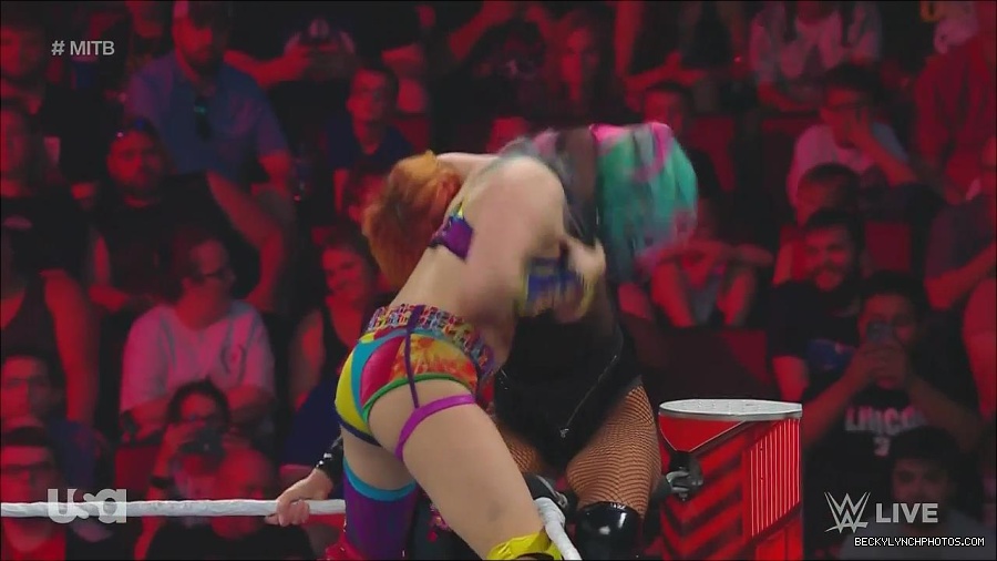 WWE_Monday_Night_Raw_2022_06_20_720p_HDTV_x264-NWCHD_mp4_007069569.jpg