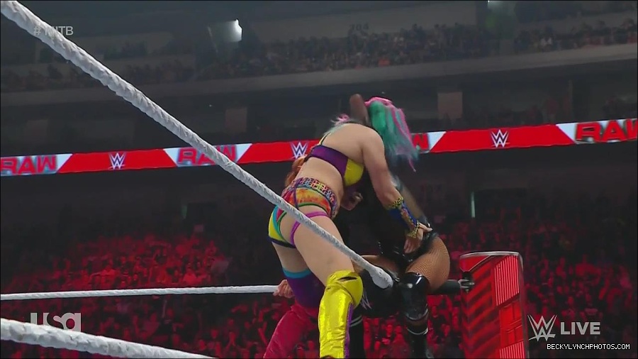 WWE_Monday_Night_Raw_2022_06_20_720p_HDTV_x264-NWCHD_mp4_007071170.jpg