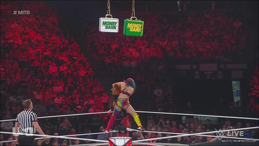 WWE_Monday_Night_Raw_2022_06_20_720p_HDTV_x264-NWCHD_mp4_007072772.jpg