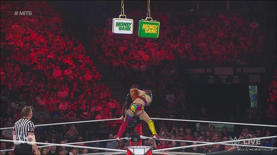 WWE_Monday_Night_Raw_2022_06_20_720p_HDTV_x264-NWCHD_mp4_007073573.jpg