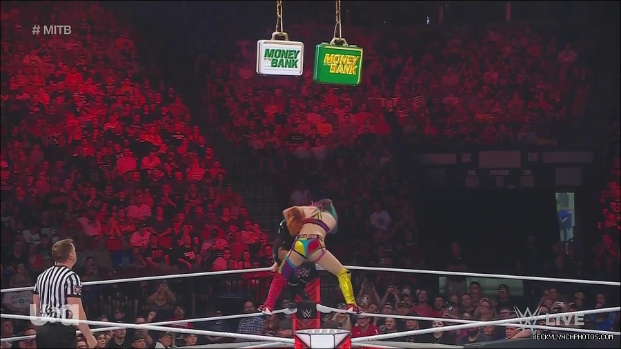 WWE_Monday_Night_Raw_2022_06_20_720p_HDTV_x264-NWCHD_mp4_007073973.jpg