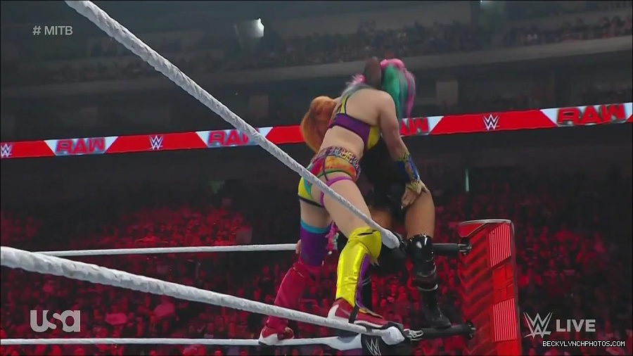 WWE_Monday_Night_Raw_2022_06_20_720p_HDTV_x264-NWCHD_mp4_007074373.jpg