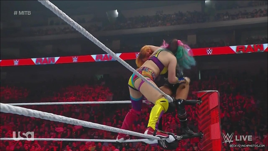 WWE_Monday_Night_Raw_2022_06_20_720p_HDTV_x264-NWCHD_mp4_007075575.jpg