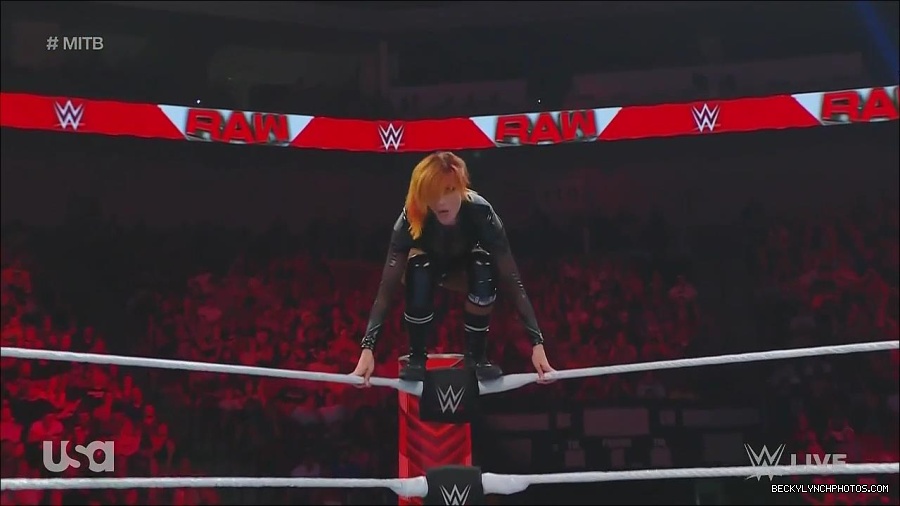 WWE_Monday_Night_Raw_2022_06_20_720p_HDTV_x264-NWCHD_mp4_007081581.jpg