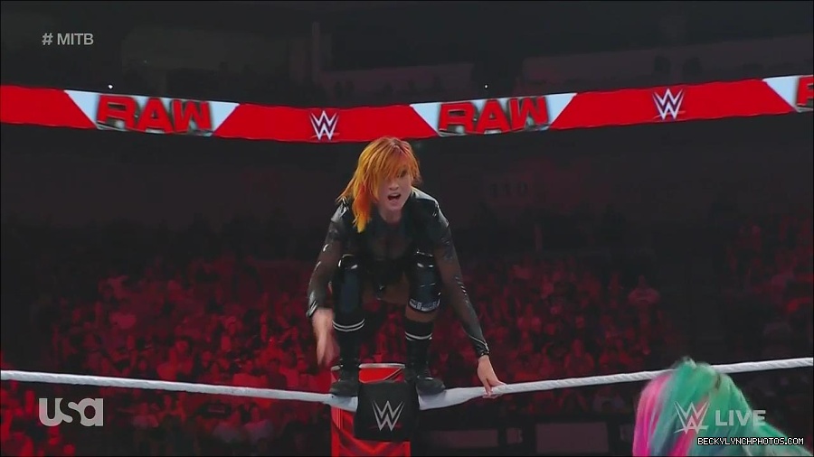 WWE_Monday_Night_Raw_2022_06_20_720p_HDTV_x264-NWCHD_mp4_007082381.jpg