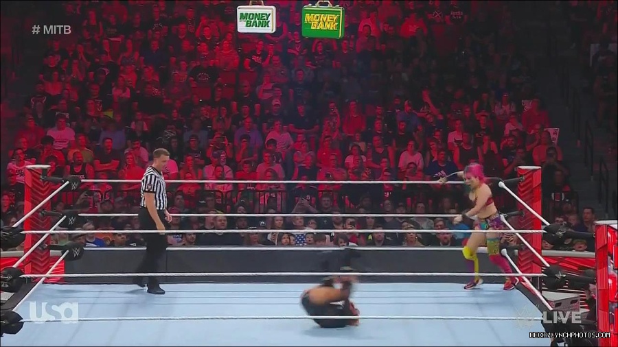 WWE_Monday_Night_Raw_2022_06_20_720p_HDTV_x264-NWCHD_mp4_007085585.jpg