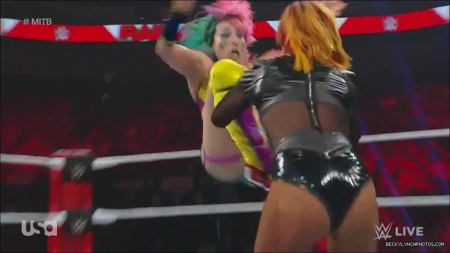 WWE_Monday_Night_Raw_2022_06_20_720p_HDTV_x264-NWCHD_mp4_007087186.jpg