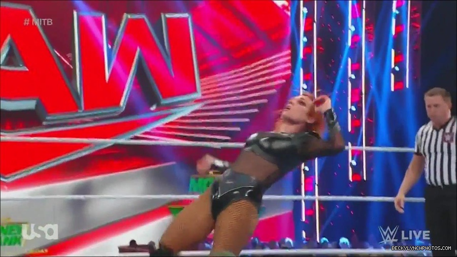 WWE_Monday_Night_Raw_2022_06_20_720p_HDTV_x264-NWCHD_mp4_007088387.jpg