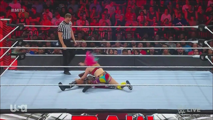 WWE_Monday_Night_Raw_2022_06_20_720p_HDTV_x264-NWCHD_mp4_007089989.jpg