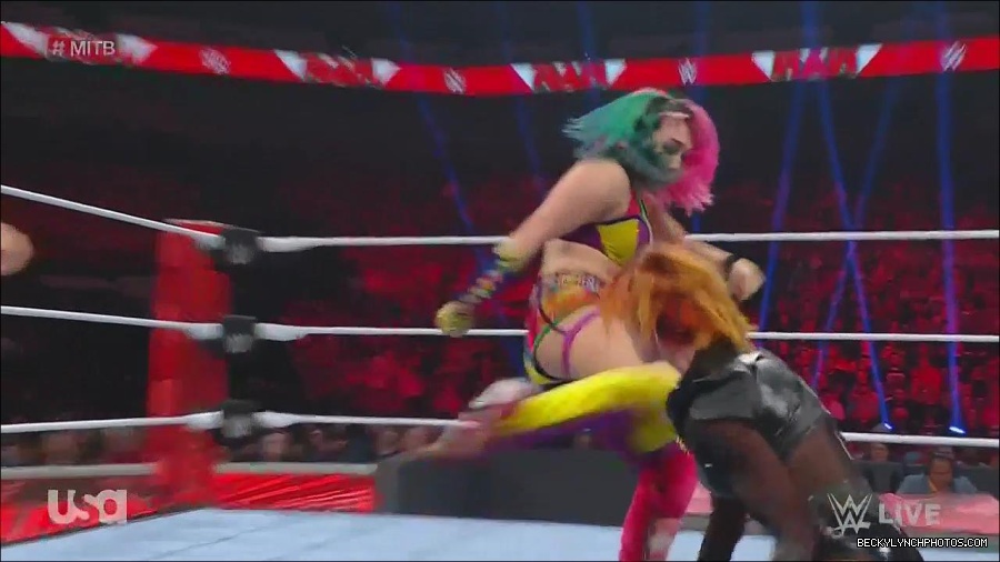 WWE_Monday_Night_Raw_2022_06_20_720p_HDTV_x264-NWCHD_mp4_007099999.jpg