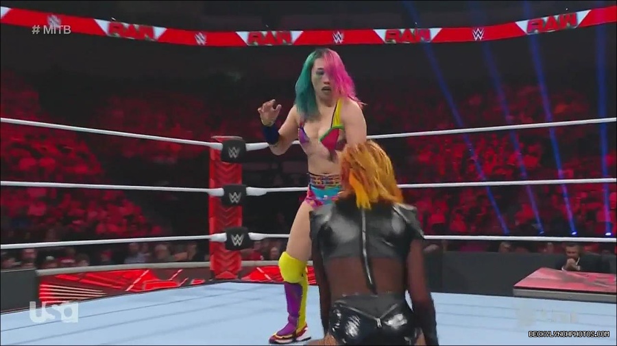 WWE_Monday_Night_Raw_2022_06_20_720p_HDTV_x264-NWCHD_mp4_007102401.jpg