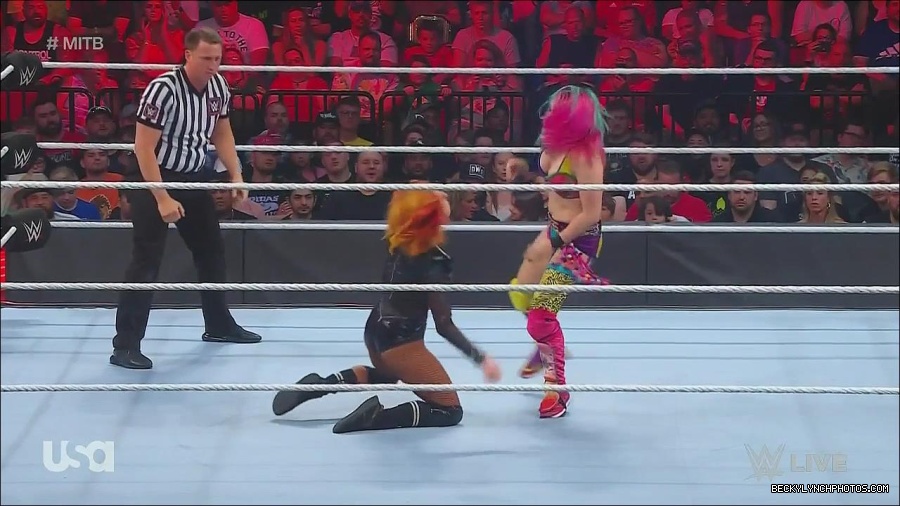 WWE_Monday_Night_Raw_2022_06_20_720p_HDTV_x264-NWCHD_mp4_007103603.jpg
