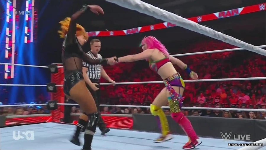 WWE_Monday_Night_Raw_2022_06_20_720p_HDTV_x264-NWCHD_mp4_007112812.jpg