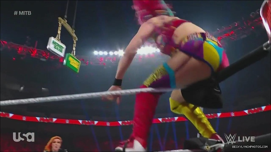 WWE_Monday_Night_Raw_2022_06_20_720p_HDTV_x264-NWCHD_mp4_007114814.jpg