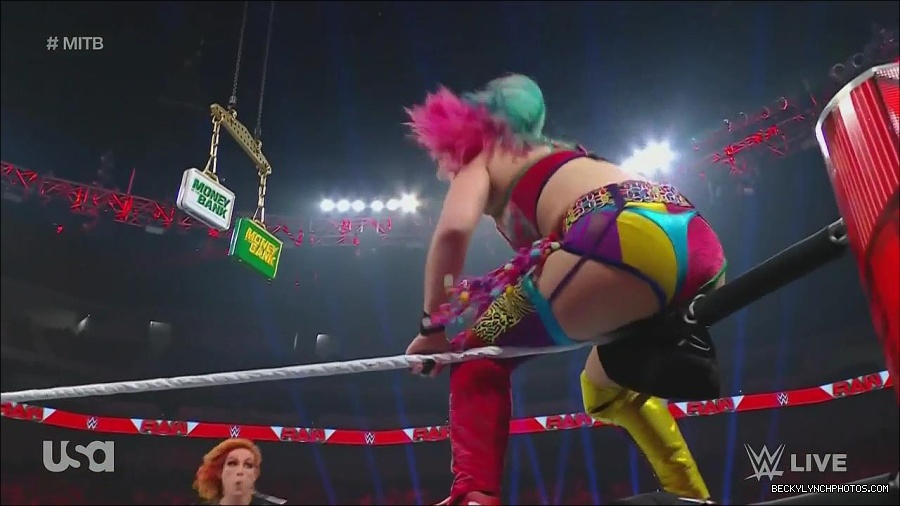 WWE_Monday_Night_Raw_2022_06_20_720p_HDTV_x264-NWCHD_mp4_007115214.jpg