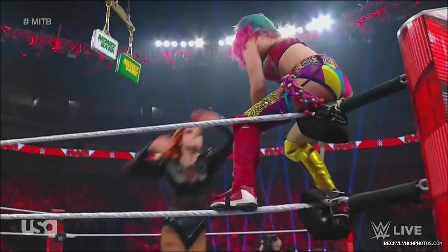 WWE_Monday_Night_Raw_2022_06_20_720p_HDTV_x264-NWCHD_mp4_007115615.jpg