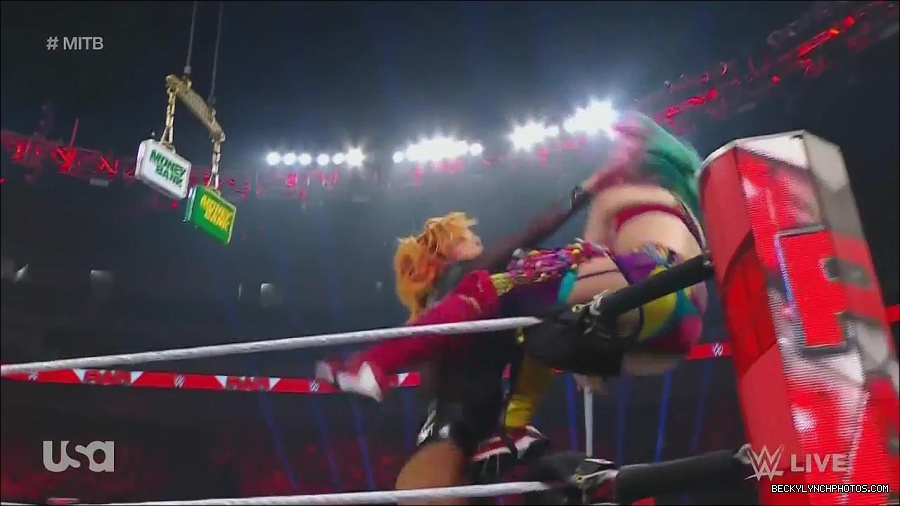 WWE_Monday_Night_Raw_2022_06_20_720p_HDTV_x264-NWCHD_mp4_007116015.jpg