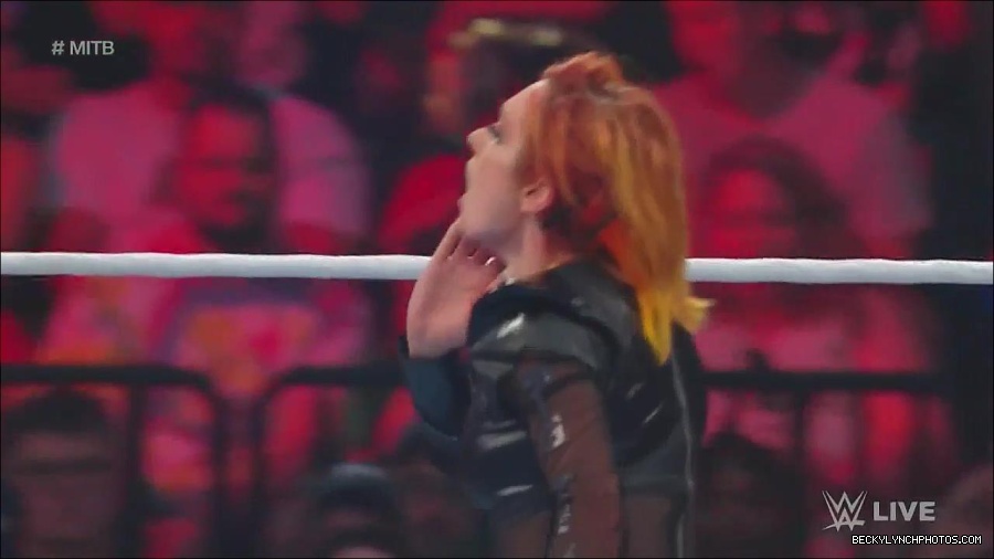 WWE_Monday_Night_Raw_2022_06_20_720p_HDTV_x264-NWCHD_mp4_007122421.jpg