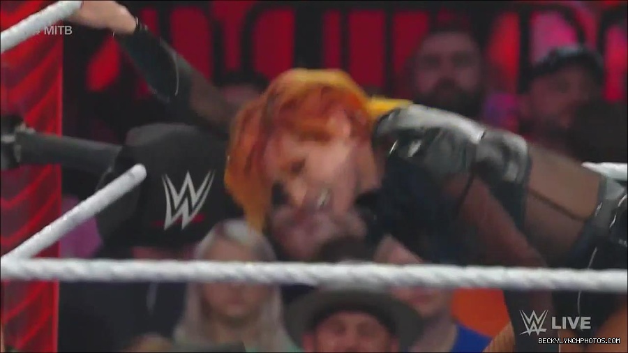 WWE_Monday_Night_Raw_2022_06_20_720p_HDTV_x264-NWCHD_mp4_007124423.jpg