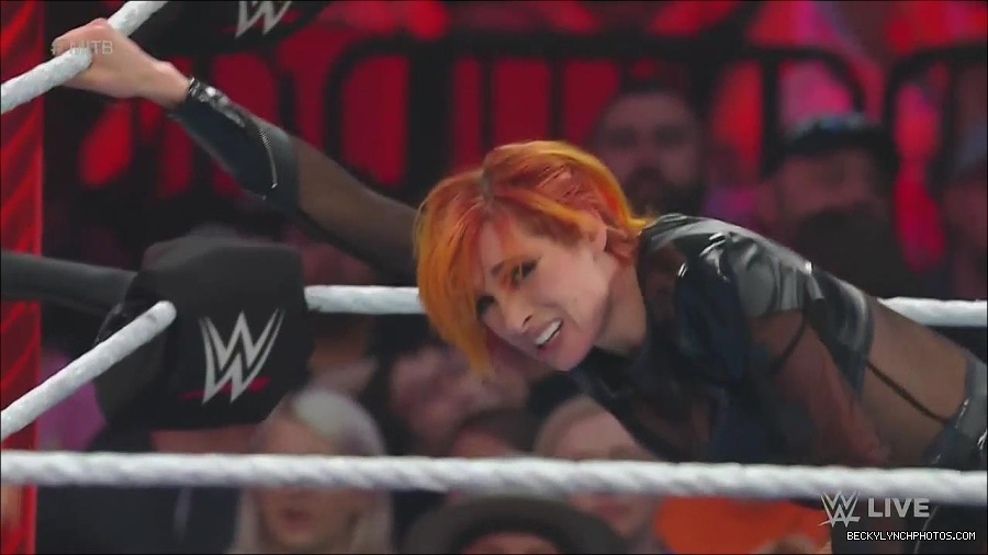 WWE_Monday_Night_Raw_2022_06_20_720p_HDTV_x264-NWCHD_mp4_007124824.jpg