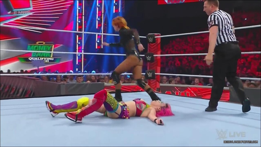 WWE_Monday_Night_Raw_2022_06_20_720p_HDTV_x264-NWCHD_mp4_007129629.jpg
