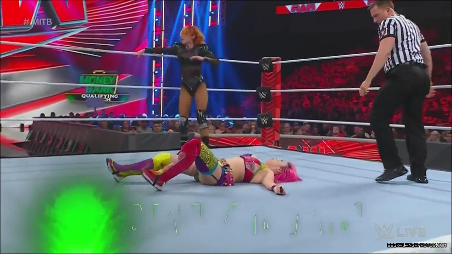 WWE_Monday_Night_Raw_2022_06_20_720p_HDTV_x264-NWCHD_mp4_007130030.jpg