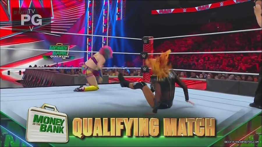 WWE_Monday_Night_Raw_2022_06_20_720p_HDTV_x264-NWCHD_mp4_007132032.jpg