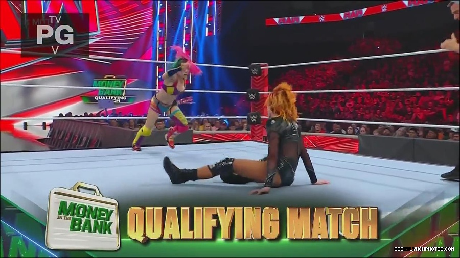 WWE_Monday_Night_Raw_2022_06_20_720p_HDTV_x264-NWCHD_mp4_007132432.jpg