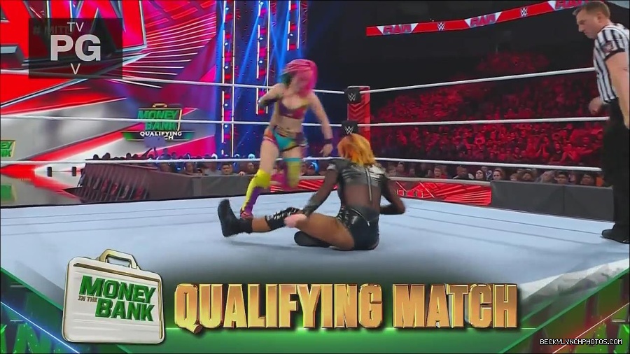 WWE_Monday_Night_Raw_2022_06_20_720p_HDTV_x264-NWCHD_mp4_007132833.jpg