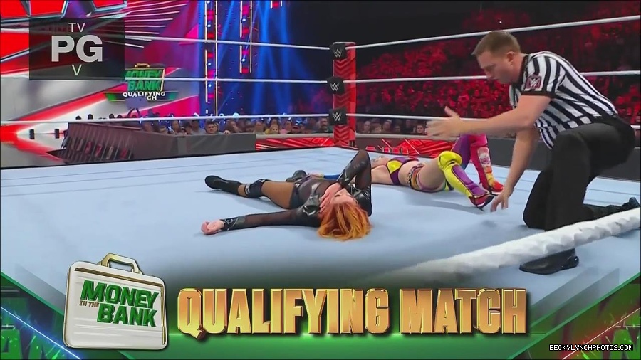 WWE_Monday_Night_Raw_2022_06_20_720p_HDTV_x264-NWCHD_mp4_007136036.jpg