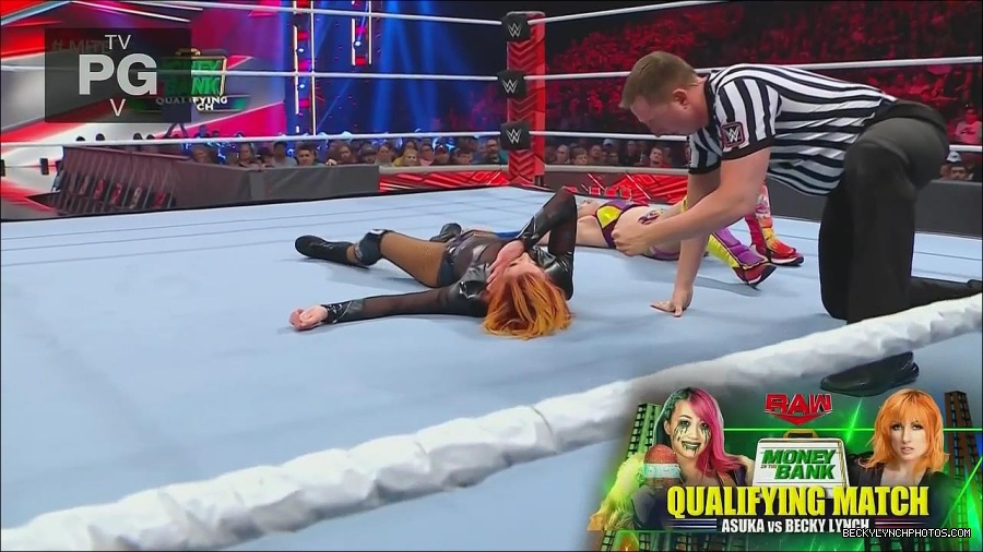 WWE_Monday_Night_Raw_2022_06_20_720p_HDTV_x264-NWCHD_mp4_007138038.jpg