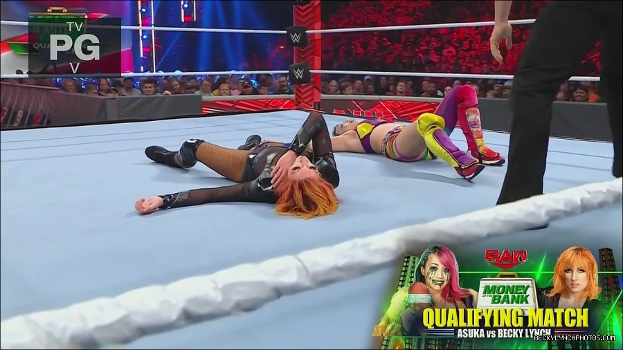WWE_Monday_Night_Raw_2022_06_20_720p_HDTV_x264-NWCHD_mp4_007139906.jpg