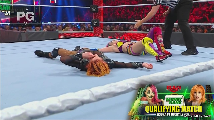 WWE_Monday_Night_Raw_2022_06_20_720p_HDTV_x264-NWCHD_mp4_007141508.jpg