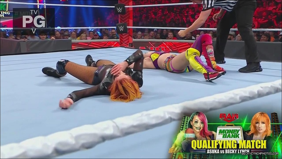 WWE_Monday_Night_Raw_2022_06_20_720p_HDTV_x264-NWCHD_mp4_007142309.jpg