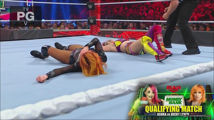 WWE_Monday_Night_Raw_2022_06_20_720p_HDTV_x264-NWCHD_mp4_007142709.jpg